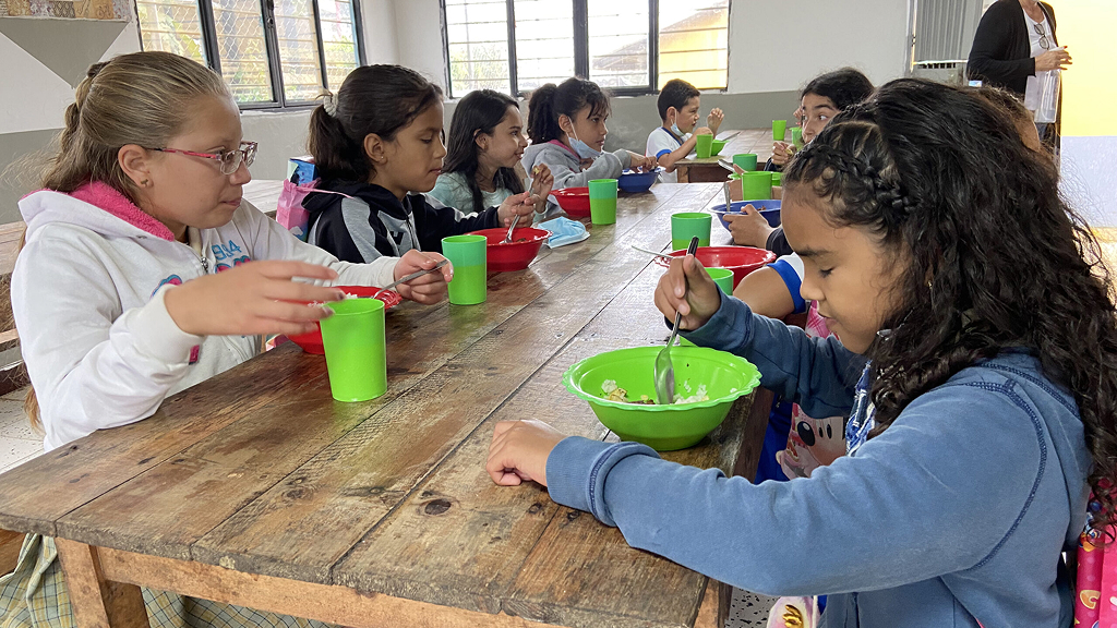 Últimas entregas del año de complemento preparado en sitio para los niños, niñas y adolescentes de Yumbo